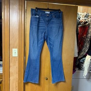 Levi mid rise boot cut